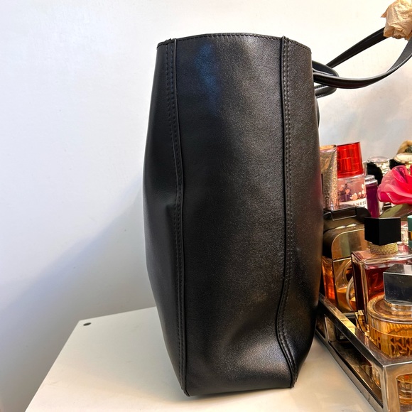 SOLD‼️‼️❌Designer supple soft leather tote 15 X 12 inches - Picture 3 of 7